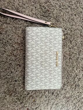 Michael Kors Beige Logo Wristlet with Light Pink Strap (Jet Set Wallet)